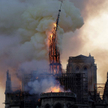 Emmanuel Macron obiecał, że Notre Dame zostanie odbudowana w ciągu pięciu lat, do kwietnia 2024. A w
