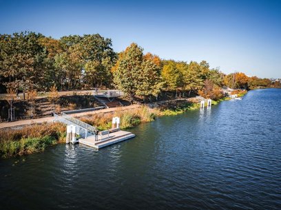 Park Żerański o powierzchni 13 ha jest pierwszym parkiem w Warszawie z bezpośrednim dostępem do lini
