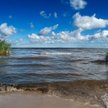 Jednym z najbardziej rozpoznawalnych miejsc na szlaku żeglarskim jest Trzebież ze swoją plażą i port