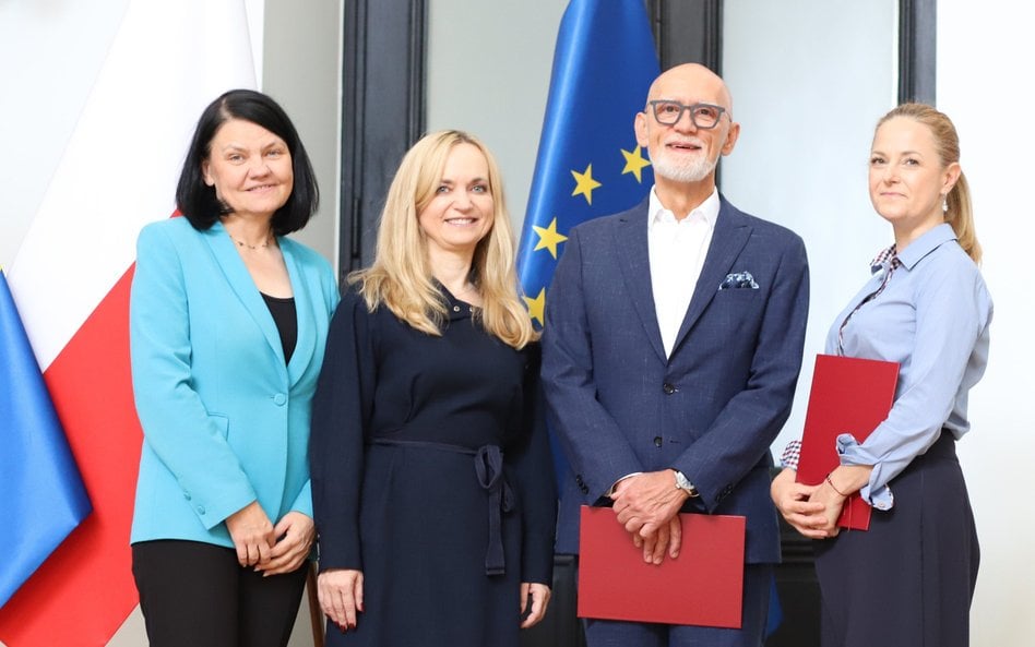 Od lewej: Katarzyna Kacperczyk, Jolanta Sobierańska-Grenda, Tomasz Maciejewski, Katarzyna Kęcka