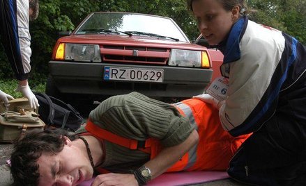 Obowiązkiem świadka wypadku jest pomoc osobom poszkodowanym