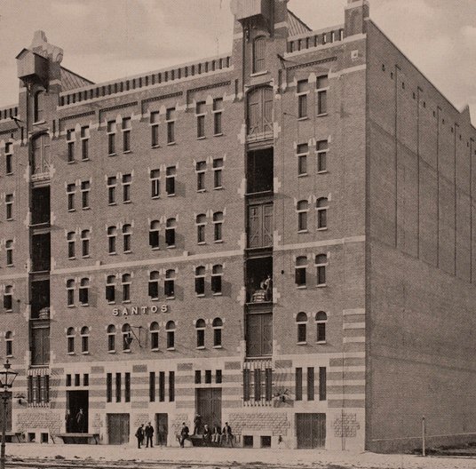 Zdjęcie magazynu kawy w Rotterdamie z 1917 roku.