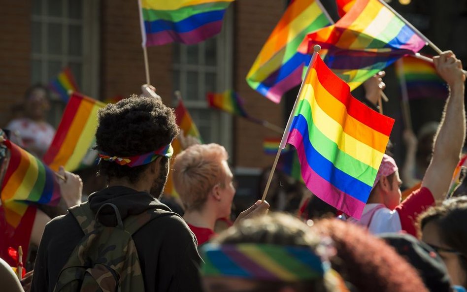 Amazonia w ogniu, gen LGBT. Jak nauka ustępuje polityce