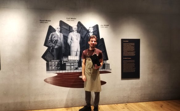 Przewodnik opowiada o założycielach Fabryki Czekolady E.Wedel