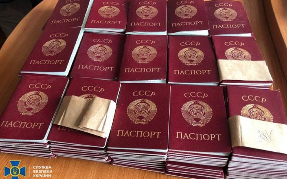 SBU: Rosjanie chcieli wprowadzić w Kijowie radzieckie paszporty