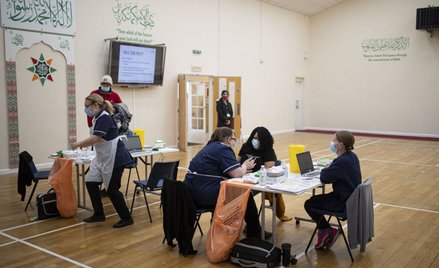 Wielka Brytania: Każdy chętny w wieku powyżej 50 lat zaszczepiony