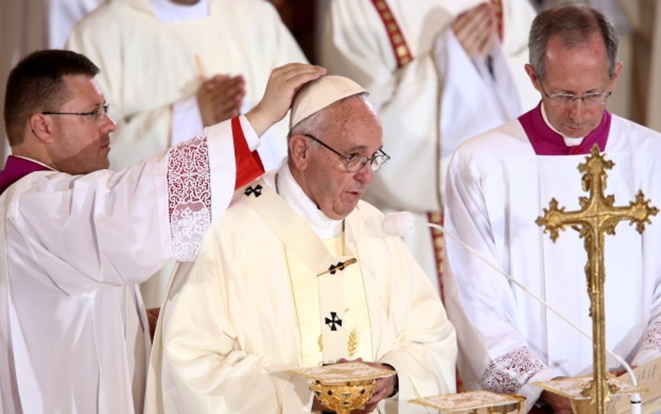Papież Franciszek wyspowiadał ośmiu młodych ludzi w sanktuarium w Łagiewnikach