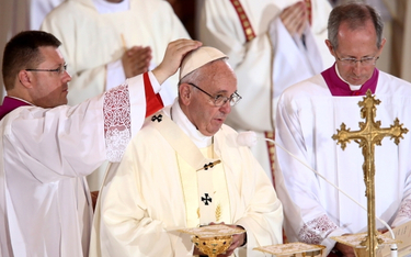 Papież Franciszek wyspowiadał ośmiu młodych ludzi w sanktuarium w Łagiewnikach