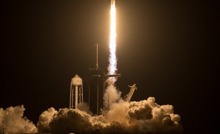 Udany start rakiety Falcon 9. Na pokładzie czwórka astronautów