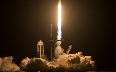 Udany start rakiety Falcon 9. Na pokładzie czwórka astronautów