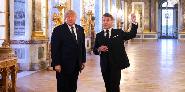 Donald Trump podpisał osobiście porozumienie z Iranem w Wersalu