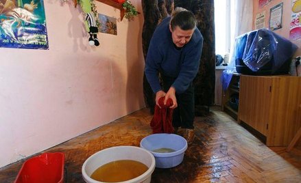 Kto ze swojej winy wyrządził drugiemu szkodę (np. zalał mu mieszkanie), obowiązany jest do jej napra