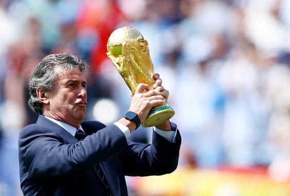 Mario Kempes prezentuje Puchar Świata