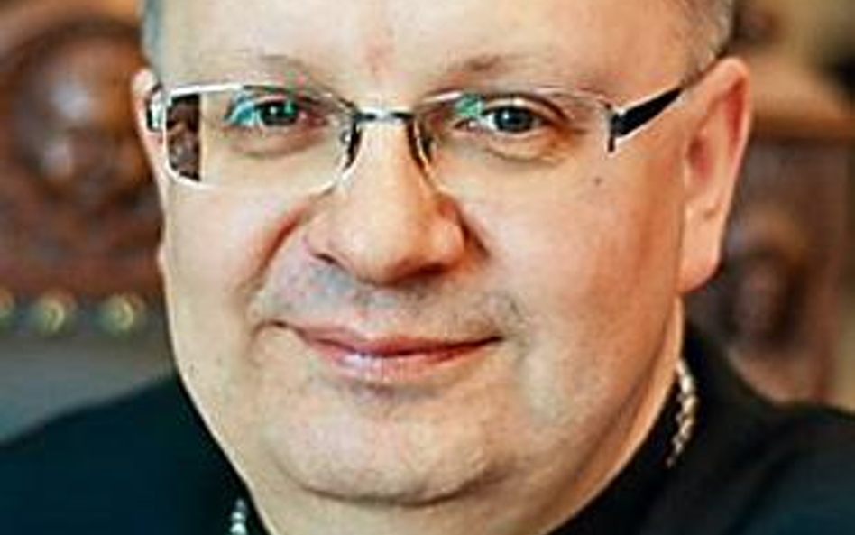 Bp Stanisław Budzik i bp Andrzej Czaja są wymieniani wśród najpoważniejszych kandydatów na metropoli