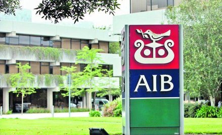 Na fali doniesień, że 70 proc. udziałów w AIB może objąć rząd w Dublinie, jego akcje taniały wczoraj