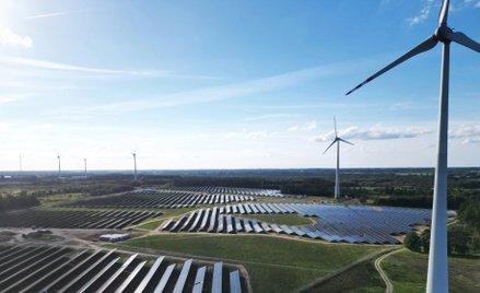 Zielona energia redukuje emisje. Zrównoważona energia ze źródeł Polenergii buduje przyszłość.