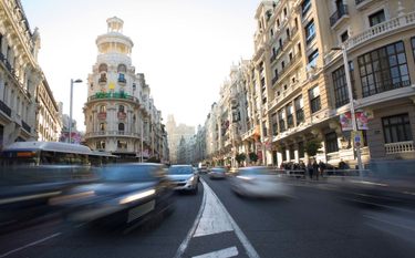 Madryt zakazuje starych samochodów w celu ograniczenia emisji spalin