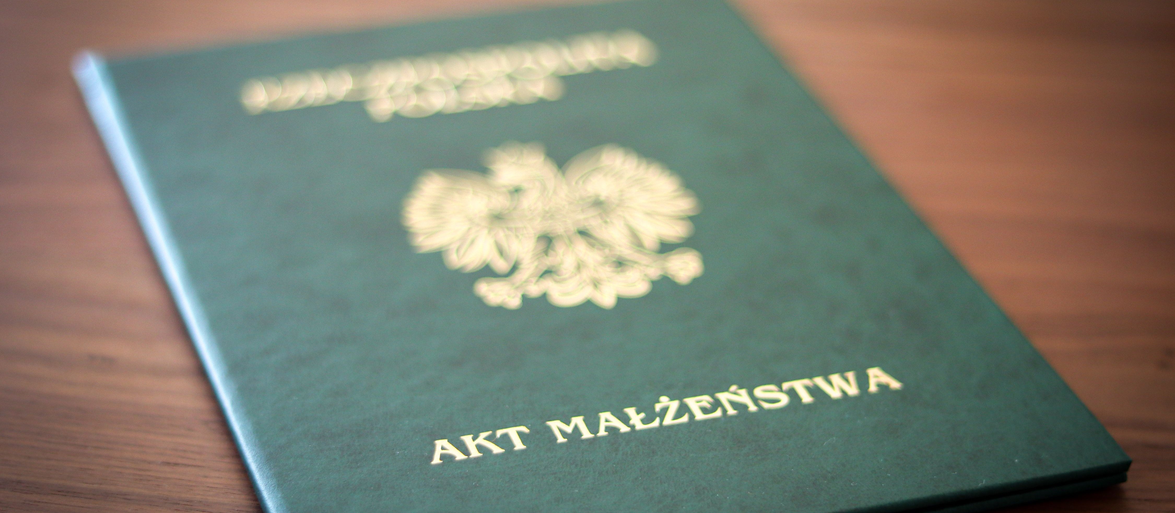 „Pierwszy małżonek” i „Drugi małżonek” zamiast kobiety i mężczyzny. Nadchodzą zmiany w akcie małżeństwa