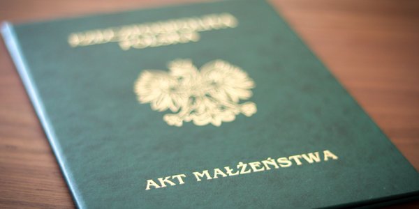 „Pierwszy małżonek” i „Drugi małżonek” zamiast kobiety i mężczyzny. Nadchodzą zmiany w akcie małżeństwa