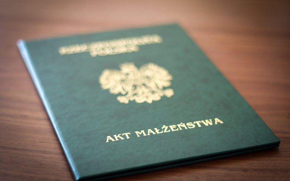 „Pierwszy małżonek” i „Drugi małżonek” zamiast kobiety i mężczyzny. Nadchodzą zmiany w akcie małżeństwa