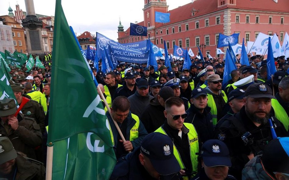 Protest policjantów trwa już od lipca. W październiku w Warszawie odbyła się manifestacja.