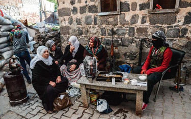 Kurdowie za barykadą, 18 listopada 2015, okolice Diyarbakir