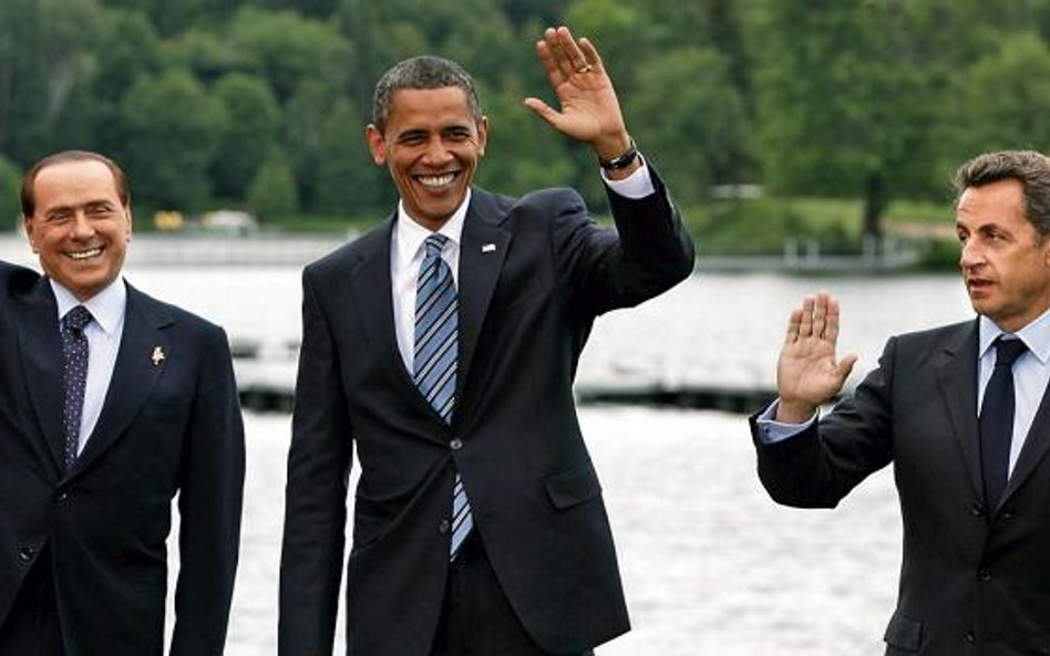 Premier Włoch Silvio Berlusconi, prezydent USA Barack Obama i prezydent Francji Nicolas Sarkozy podc