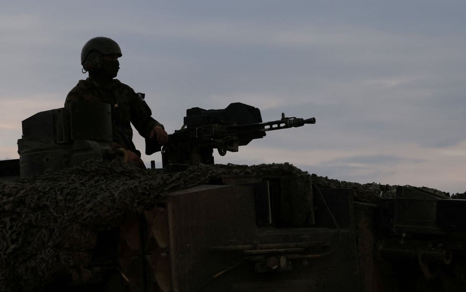 Żołnierz w czołgu Leopard 2