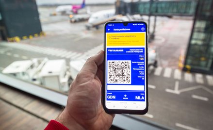 Ryanair: Koniec papierowych kart pokładowych. Teraz latanie tylko z kodem QR