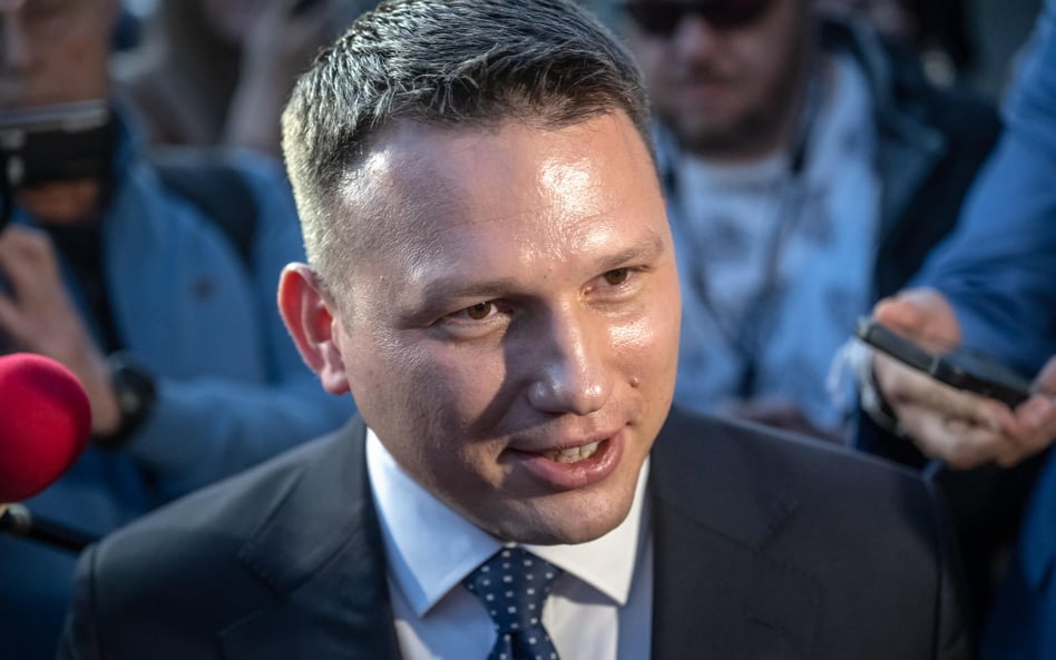 Prawnicy: Sławomir Mentzen może wieszać w knajpie zdjęcia polityków, ale odmawiać im piwa – już nie
