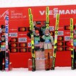 Podium ostatniego konkursu drużynowego zawodów Pucharu Świata w skokach narciarskich