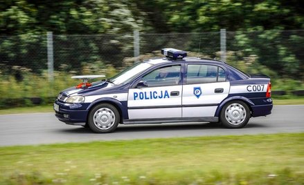 Pijani dzielnicowi staranowali trzy auta i uciekli