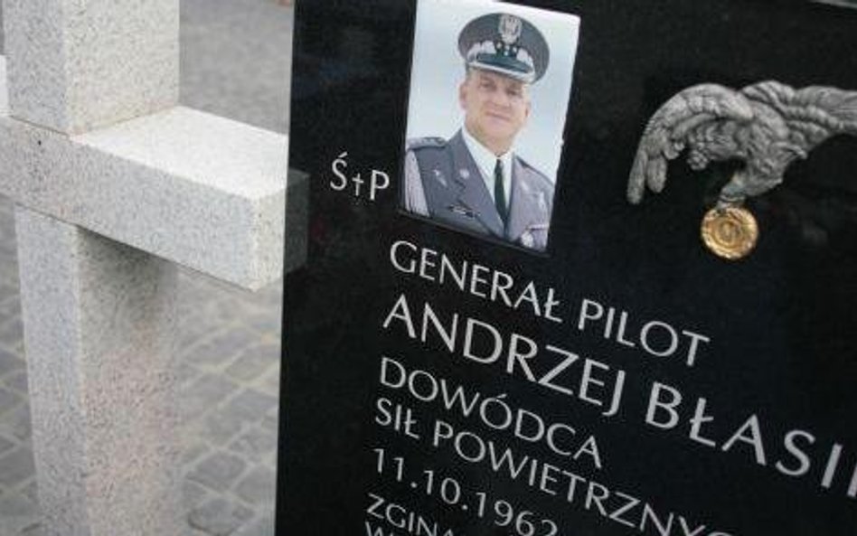 Prokuratura: Nie zidentyfikowano głosu gen. Błasika