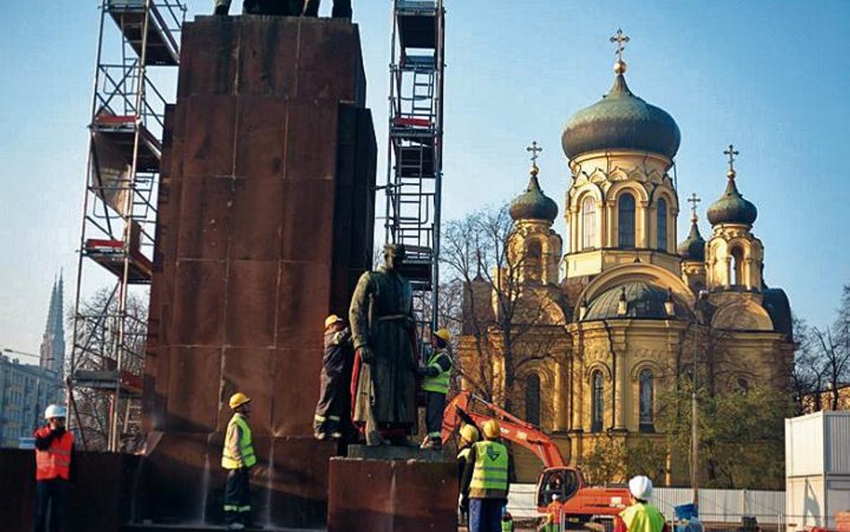 Na pomysł akcji konserwatyści z KoLibra wpadli po awanturze o warszawski pomnik „czterech śpiących” 