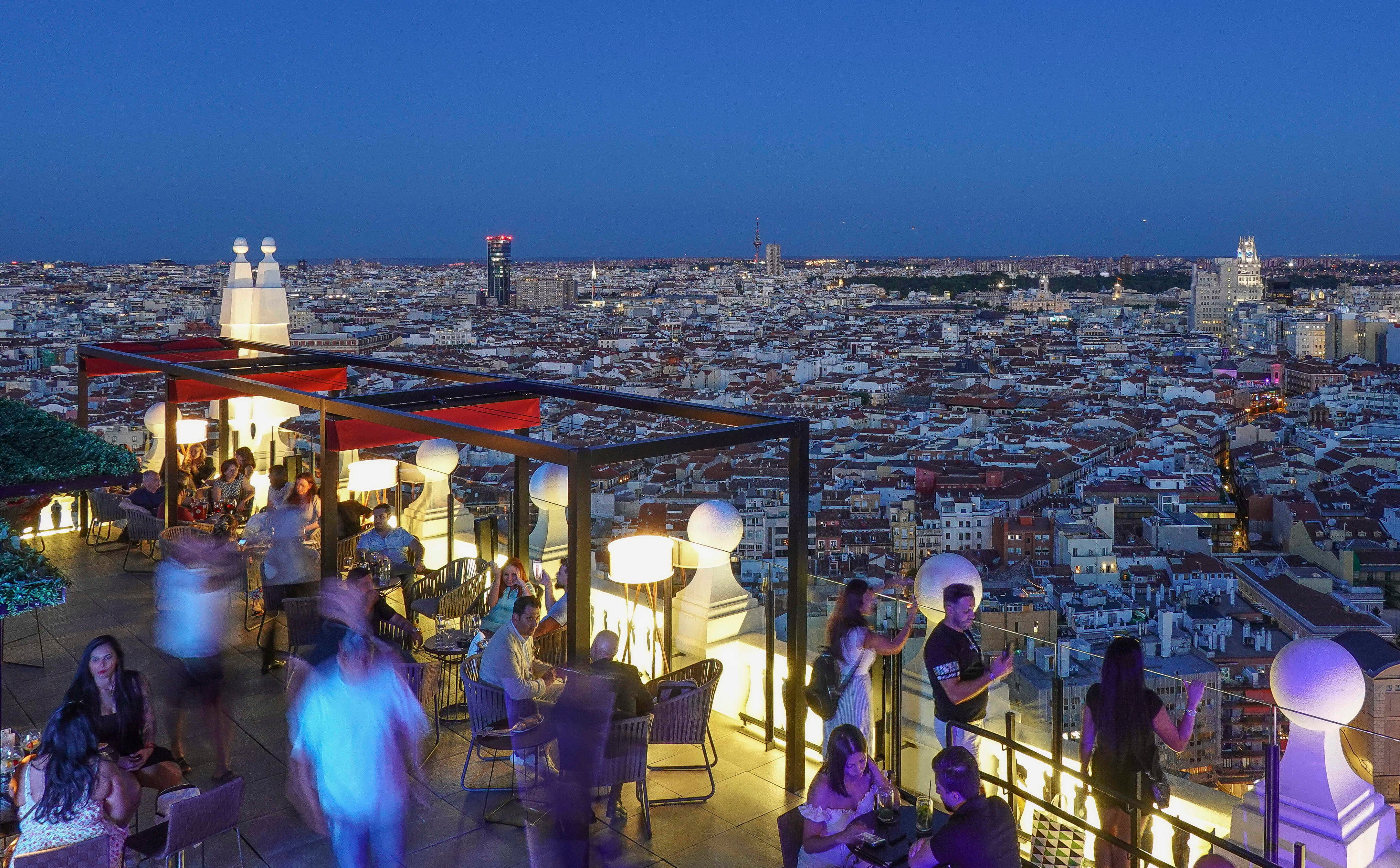 Hiszpania inwestuje w noclegi dla turystów – stawia nowe hotele, przerabia mieszkania i biura