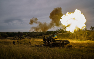 Ukraińska artyleria na linii frontu w obwodzie charkowskim, fot. ilustracyjna z 26 sierpnia