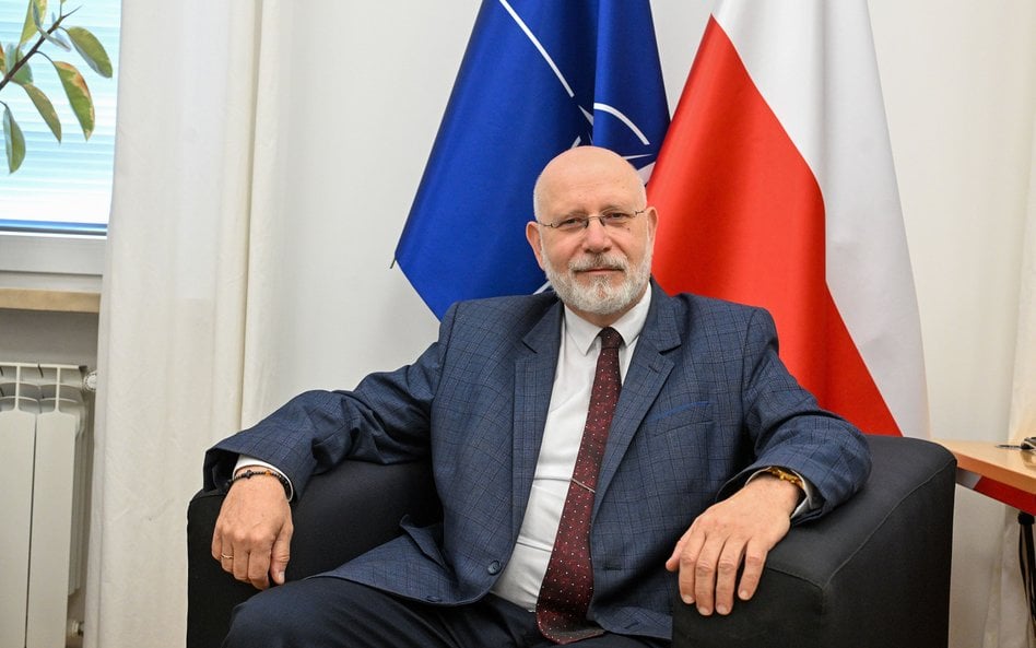 Przewodniczący KRRiT Maciej Świrski podczas wypowiedzi dla mediów w Warszawie