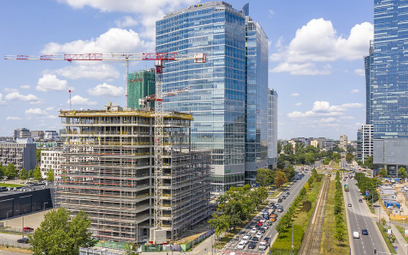 Powstający w biznesowym centrum Warszawy biurowiec Vibe osiągnął docelową wysokość 45 metrów