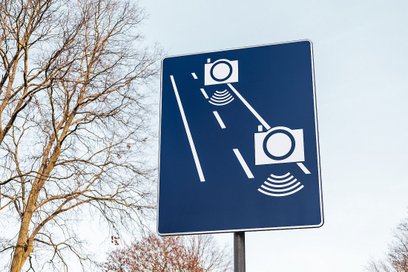 Zmniejszenie liczby wypadków spowodowanych niedostosowaniem prędkości do przepisów ruchu drogowego -