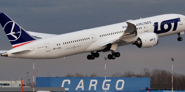 Czy można poszerzyć niebo? Jak naukowcy z UW chcą usprawnić globalny ruch lotniczy