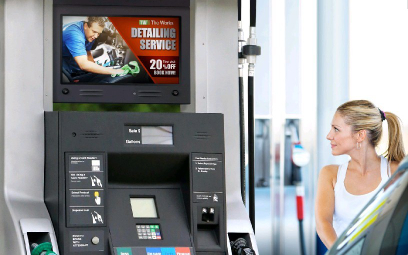Dzięki kamerom
i zaawansowanej analityce danych nowoczesne ekrany
w punktach sprzedaży są w stanie n