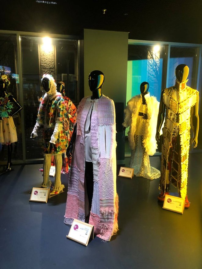 Rzemiosło i innowacja mogą przekształcać niechciane materiały w pełne znaczenia dzieła sztuki