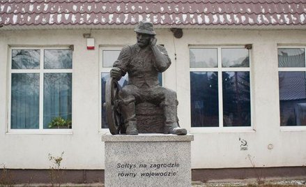 Wąchock, pomnik sołtysa