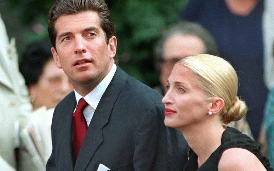 John F.Kennedy i Carolyn Bessette-Kennedy - sty tej pary nadal inspiruje.