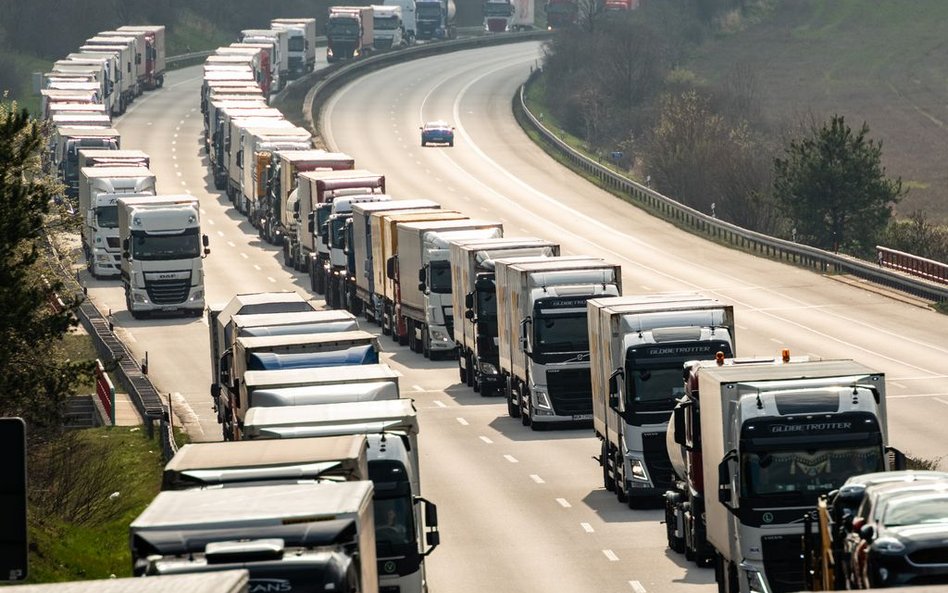 KE wydała wytyczne dotyczące tzw. zielonych pasów, czyli priorytetowych korytarzy dla transportu dro