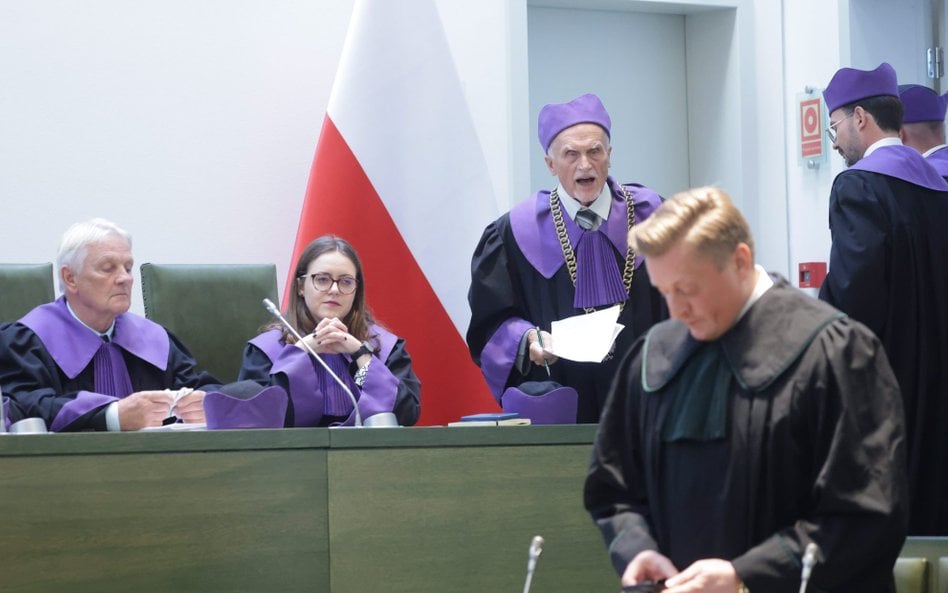 Niektórzy sugerują, że w tej sprawie chodzi o obezwładnienie kolejnego organu państwa, który nie jes