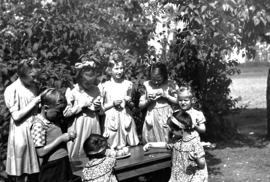 Dzieci, które były ukrywane w pałacu w czasie wojny