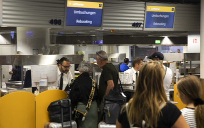 Lufthansa powoli przywraca rozkład po strajku. Wiele lotów wciąż odwołanych