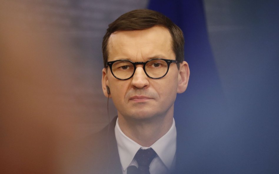 Premier Mateusz Morawiecki na konferencji prasowej w Rydze