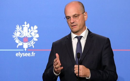 Jean-Michel Blanquer, minister edukacji, twierdzi, że temat telefonów komórkowych to "kwestia zdrowi